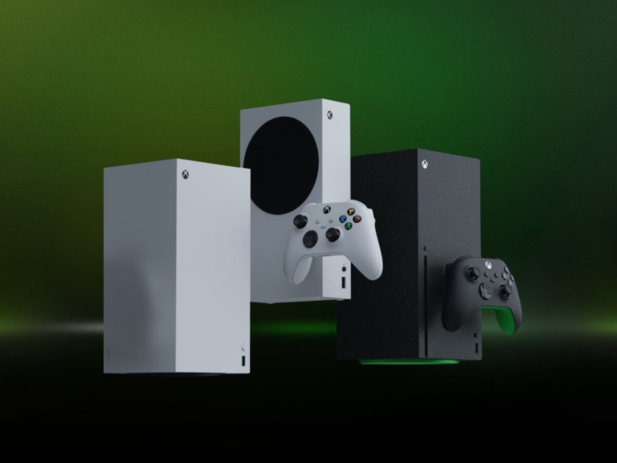 سه کنسول ایکسباکس شامل مدل تمام دیجیتال سفید (Robot White) سری اکس، مدل سری اس و مدل Galaxy Black سری اکس با ظرفیت ۲ ترابایت در پسزمینهای با نورپردازی سبز و مشکی