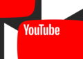 یک تصویر گرافیکی مدرن و انتزاعی از لوگوی یوتیوب. کلمه YouTube با فونت سفید روی یک کادر قرمز بزرگ و منحنی قرار گرفته است. در پسزمینه، اشکال هندسی نامنظم به رنگهای قرمز، سیاه و سفید دیده میشوند که حسی از پویایی و رسانههای دیجیتال را منتقل میکنند