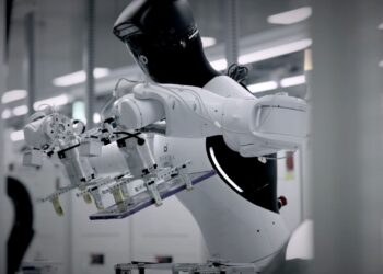 ربات‌های انسان‌نمای AGIBOT رکورد جدیدی در عملکرد پایدار ثبت کردند
