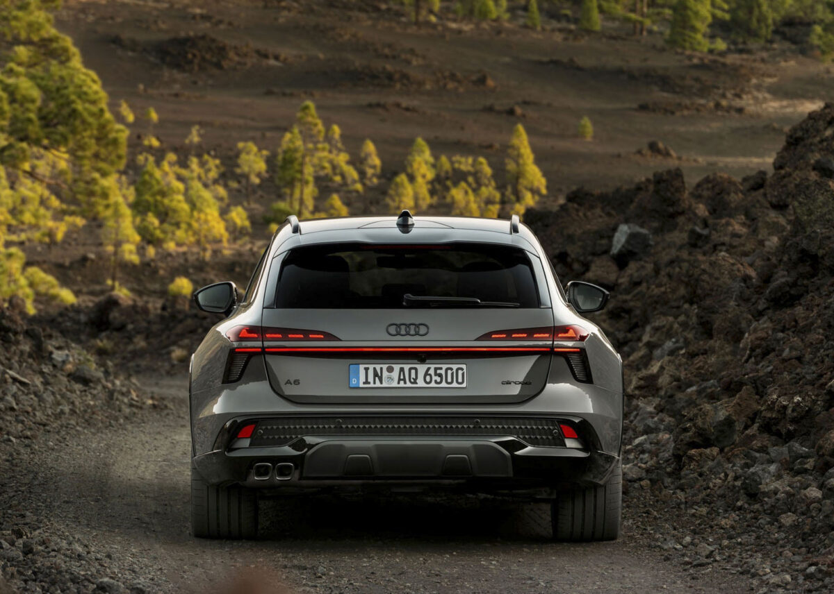نمای مستقیم عقب آئودی A6 Allroad جدید با چراغ LED یکپارچه و طراحی اسپرت سپر عقب