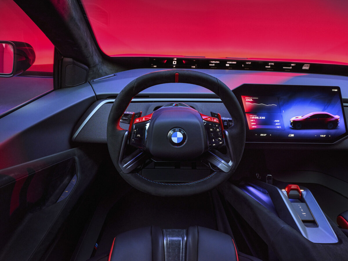 کابین راننده BMW Neue Klasse M با فرمان اسپرت M، نمایشگر دیجیتال عریض و طراحی مینیمال آیندهنگر