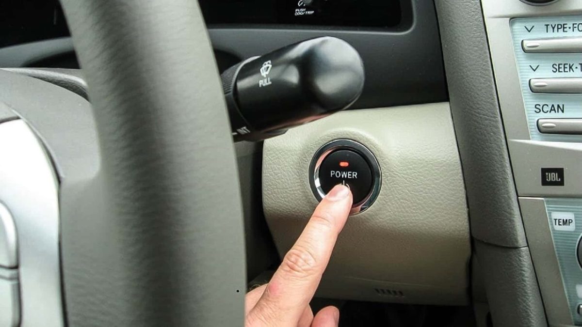 در خودروهای دوگانه‌سوز، ECU گاز و بنزین وظیفه مدیریت و هماهنگی میان دو سیستم سوخت را بر عهده دارد.