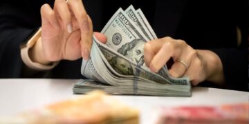 بانک مرکزی برای دلارهای خانگی فرش قرمز پهن کرد