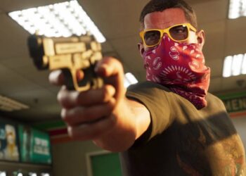 نمای نزدیک از شخصیت جیسون در GTA VI که یک اسلحه کمری به سمت دوربین گرفته و صورت خود را با یک دستمال گردن (باندانا) قرمز و عینک آفتابی زرد پوشانده است