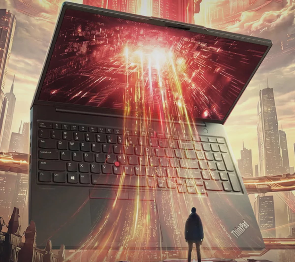یک اثر هنری دیجیتال و علمیتخیلی (Sci-Fi) از یک لپتاپ عظیم لنوو ThinkPad در یک کلانشهر آیندهنگرانه که پرتوهای طلایی انرژی از صفحهکلید و نمایشگر آن ساطع میشود و فردی در حال تماشای آن است.