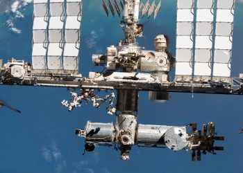 نشت هوا در ایستگاه فضایی؛ فضانوردان به کپسول SpaceX Dragon پناه بردند