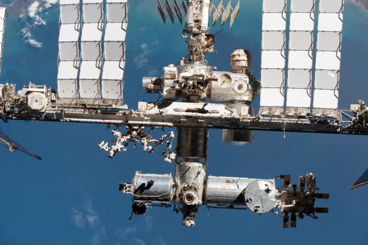 نشت هوا در ایستگاه فضایی؛ فضانوردان به کپسول SpaceX Dragon پناه بردند