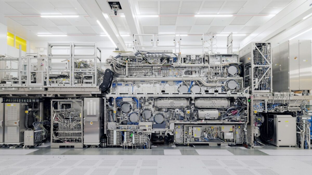 دستگاه لیتوگرافی EXE:5000 شرکت ASML در آزمایشگاه High NA Lab شهر Veldhoven در Netherlands
