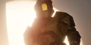 تصویر ضدنور (Silhouette) از مستر چیف (Master Chief) با زره نمادین سبز رنگ و کلاهخود طلایی که در مقابل یک منبع نور شدید و درخشان ایستاده است. نور خورشید یا یک پورتال فضایی از پشت سر او می‌تابد و هاله‌ای درخشان دور شخصیت ایجاد کرده است