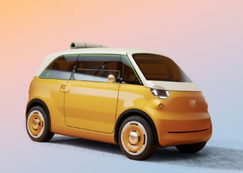 مدل مفهومی برقی فیات Multiplina با بدنه زرد و سقف سفید؛ خودروی شهری کوچک با طراحی الهامگرفته از Fiat 600 Multipla.