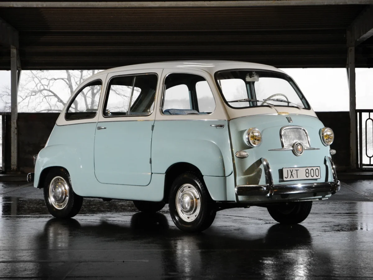 خودروی کلاسیک Fiat 600 Multipla مدل ۱۹۵۶ با طراحی حبابی؛ منبع الهام مدل مفهومی برقی جدید Multiplina.