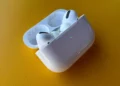 نشانه‌های تازه در iOS 27 از ایرپادهای دوربین‌دار حکایت دارند