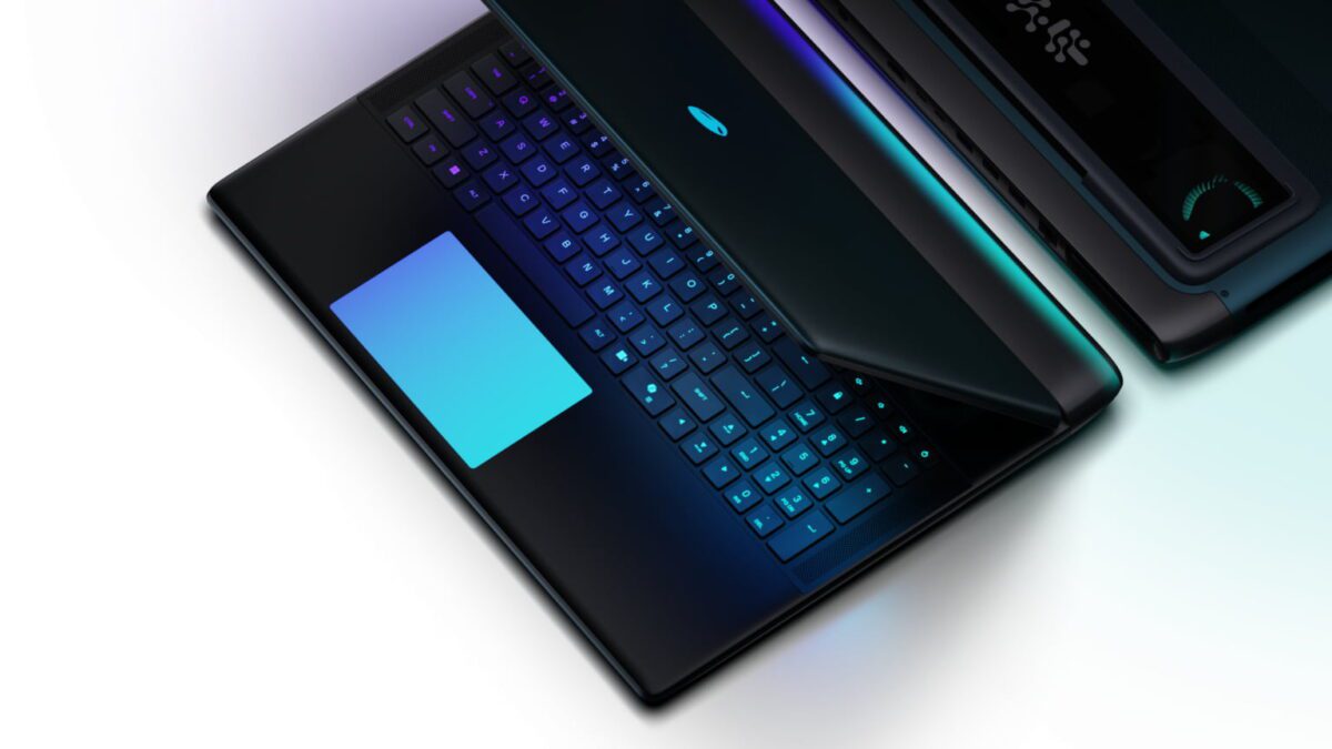 نمای تبلیغاتی دو لپتاپ گیمینگ Alienware 16 Area-51 روی یکدیگر با کیبورد نورپردازیشده، تاچپد درخشان و نورهای آبی، فیروزهای و بنفش در فضایی تاریک