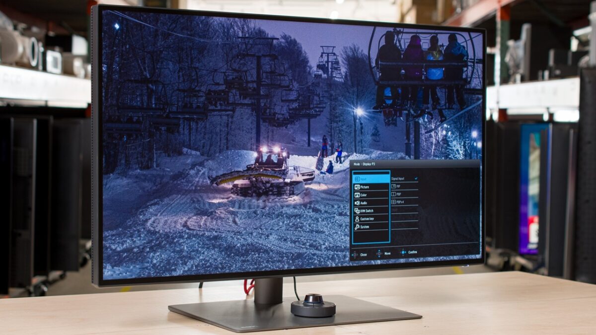 BenQ PD3225U یک نمایشگر حرفهای ۳۱.۵ اینچی با پنل IPS و رزولوشن 3840×2160 پیکسل است که بهطور اختصاصی برای طراحان و تولیدکنندگان محتوا توسعه یافته است.