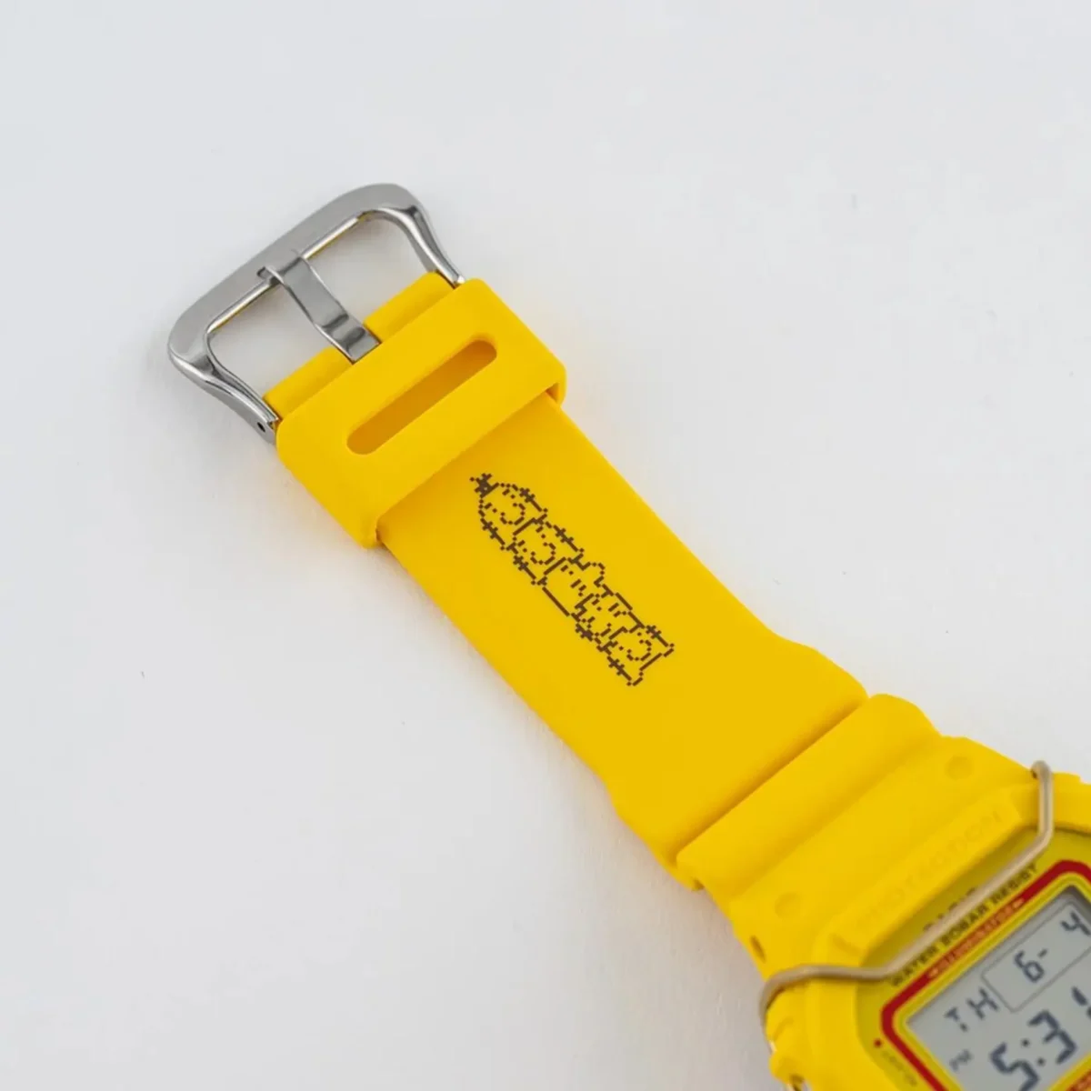 بند ساعت G-Shock Mother 3 با طرح پیکسلی شخصیت Mr. Saturn
