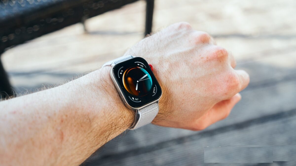 مهمترین نقطه قوت Huawei Watch Fit 3 نمایشگر بزرگ و بسیار باکیفیت آن است.