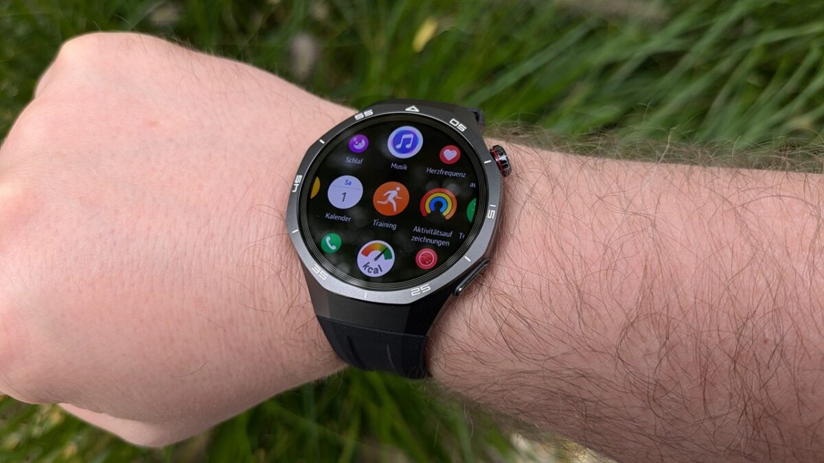 مهمترین محدودیت Huawei Watch GT 5 مانند بسیاری از ساعتهای هواوی، محدود بودن اکوسیستم نرمافزاری آن است.