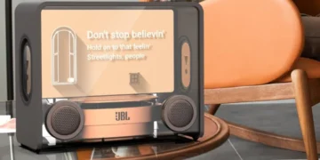 اسپیکر خانگی JBL Vienna با نمایشگر ۱۸.۵ اینچی و نمایش متن آهنگ