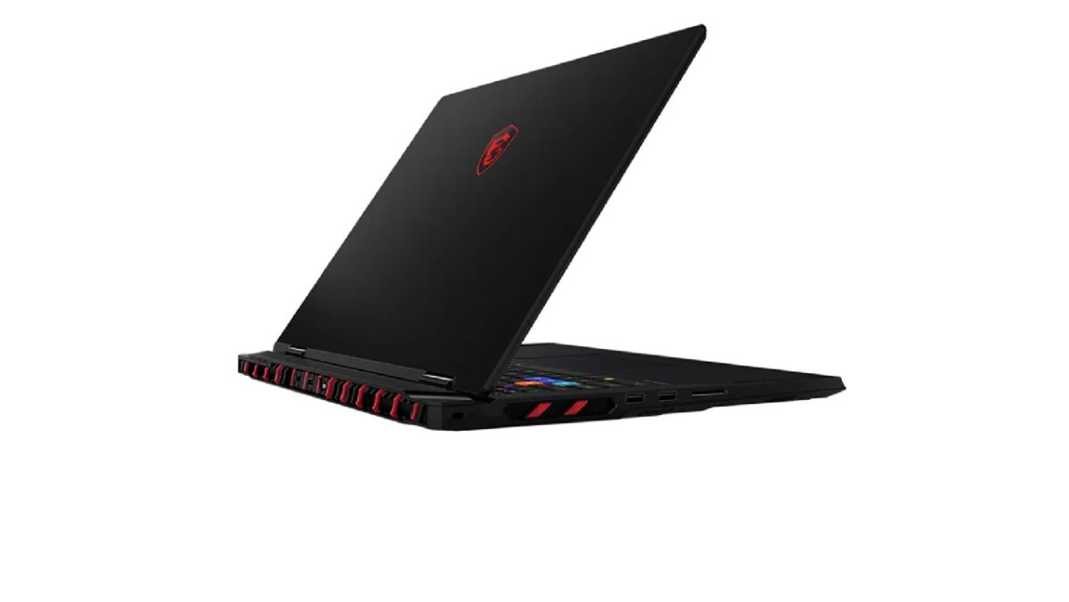 MSI در این لپتاپ از دو اسلات حافظه DDR5 با پشتیبانی از ظرفیت 64 گیگابایت و فرکانس 6400 مگاهرتز استفاده کرده است.