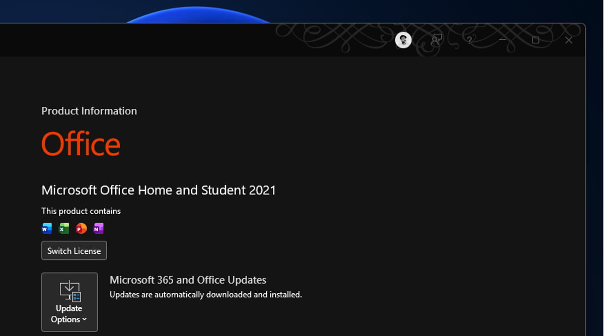 صفحهی Product Information در نرمافزار مایکروسافت آفیس که فعال بودن نسخهی Microsoft Office Home and Student 2021 را به همراه آیکون برنامههای Word، Excel، PowerPoint و OneNote و دکمههای Switch License و تنظیمات بهروزرسانی نمایش میدهد.
