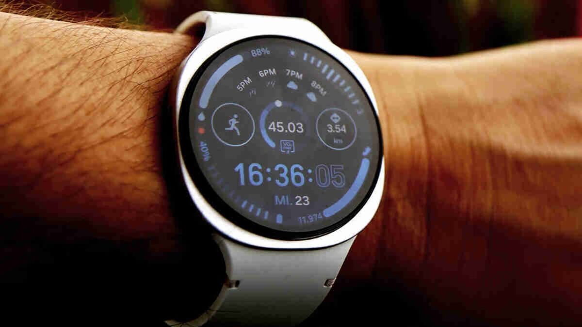 Samsung Galaxy Watch 8 (44mm) یکی از کاملترین ساعتهای هوشمند اندرویدی از نظر امکانات نرمافزاری محسوب میشود.
