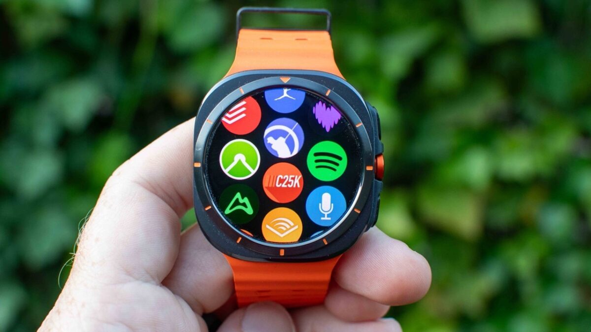 یکی از مهمترین مزایای Galaxy Watch Ultra طراحی فوقالعاده مقاوم آن است.