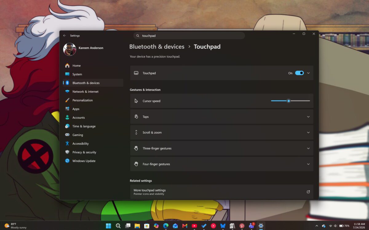 اسکرینشات از صفحه تنظیمات تاچپد ویندوز ۱۱ (Windows 11 Settings) در حالت Dark Mode و بخش Bluetooth & devices که در آن گزینههای Tap، Scroll & zoom، و Three-finger gestures شامل تنظیمات حساسیت و راستکلیک قابل تنظیم (Right-click zone size) نمایش داده شدهاند. در پسزمینه این تنظیمات، والپیپری از شخصیت Rogue از مجموعه X-Men به چشم میخورد