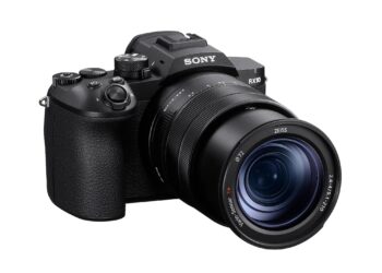 سونی از دوربین RX10 V رونمایی کرد