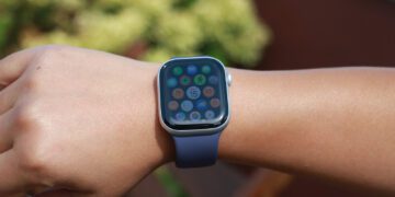 نمایش میزان کالری مصرفی روی صفحه Apple Watch هنگام فعالیت ورزشی