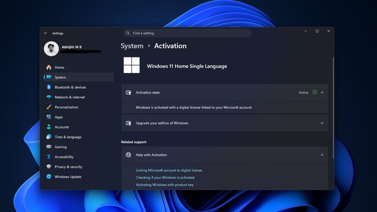 نمای بخش Activation در تنظیمات ویندوز ۱۱ هوم نسخه Single Language که وضعیت فعال‌سازی سیستم را با عبارت Active و آیکون تیک سبز نشان می‌دهد. در این تصویر ذکر شده که ویندوز با یک لایسنس دیجیتالی متصل به حساب کاربری مایکروسافت فعال شده است.