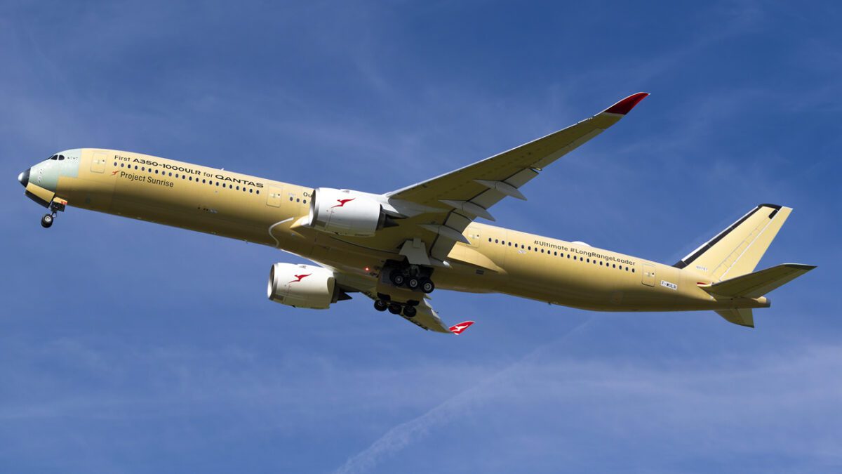نخستین هواپیمای ایرباس A350-1000ULR پروژه Sunrise کانتاس در پرواز آزمایشی؛ این هواپیما برای مسیرهای مستقیم سیدنی–لندن و سیدنی–نیویورک توسعه یافته است.