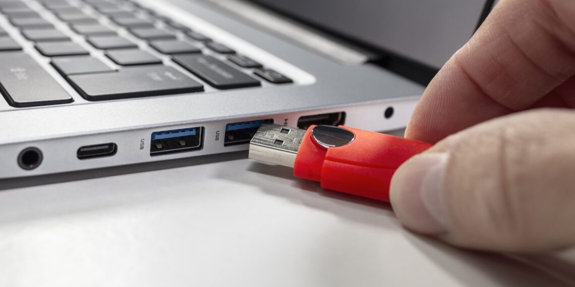 آموزش تمیز کردن پورت USB و درگاه شارژ بدون آسیب رساندن به دستگاه