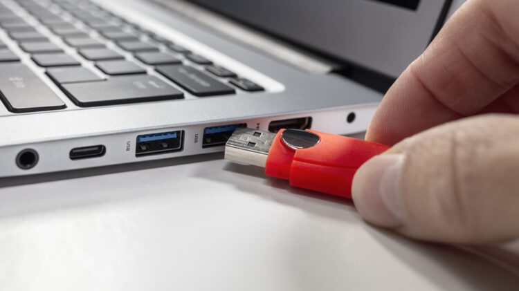 آموزش تمیز کردن پورت USB و درگاه شارژ بدون آسیب رساندن به دستگاه