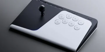 کنترلر آرکید مشکی و سفید با طراحی الهامگرفته از PlayStation 5، شامل جویاستیک توپدار، هشت دکمه سفید و نوار LED آبی.