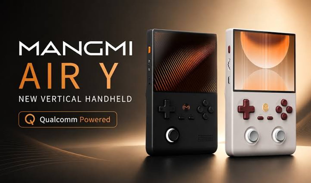نمای تبلیغاتی از دو کنسول گیمینگ دستی Mangmi AIR Y با عنوان New Vertical Handheld؛ طراحی دستگاه الهام گرفته از گیمبوی کلاسیک اما با سختافزار مدرن و جویاستیکهای دوتایی است.
