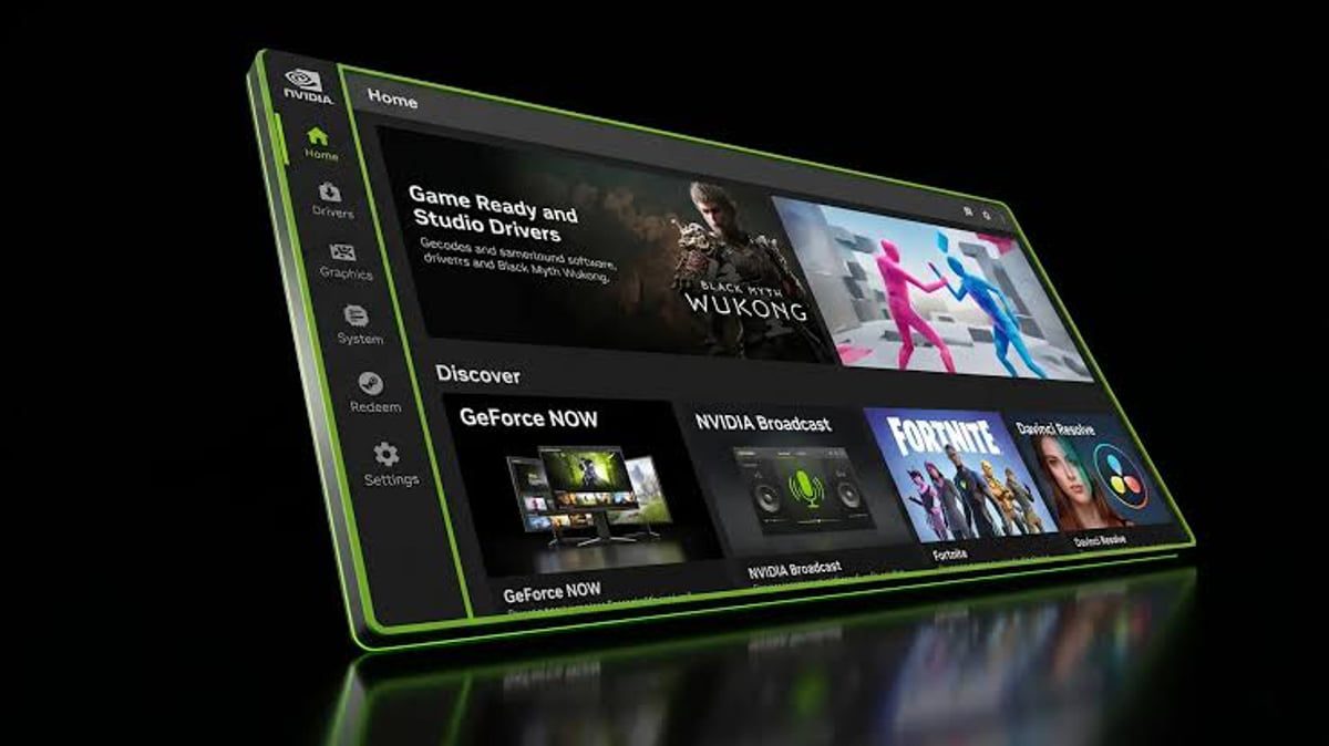 نمای زاویهدار از رابط تیره NVIDIA App با گزینههای ناوبری، بنر Game Ready و Studio Drivers، و کاشیهایی برای GeForce NOW، NVIDIA Broadcast، Fortnite و DaVinci Resolve