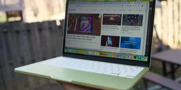 اپل، مکبوک اولترا را با نمایشگر لمسی اولد عرضه می کند