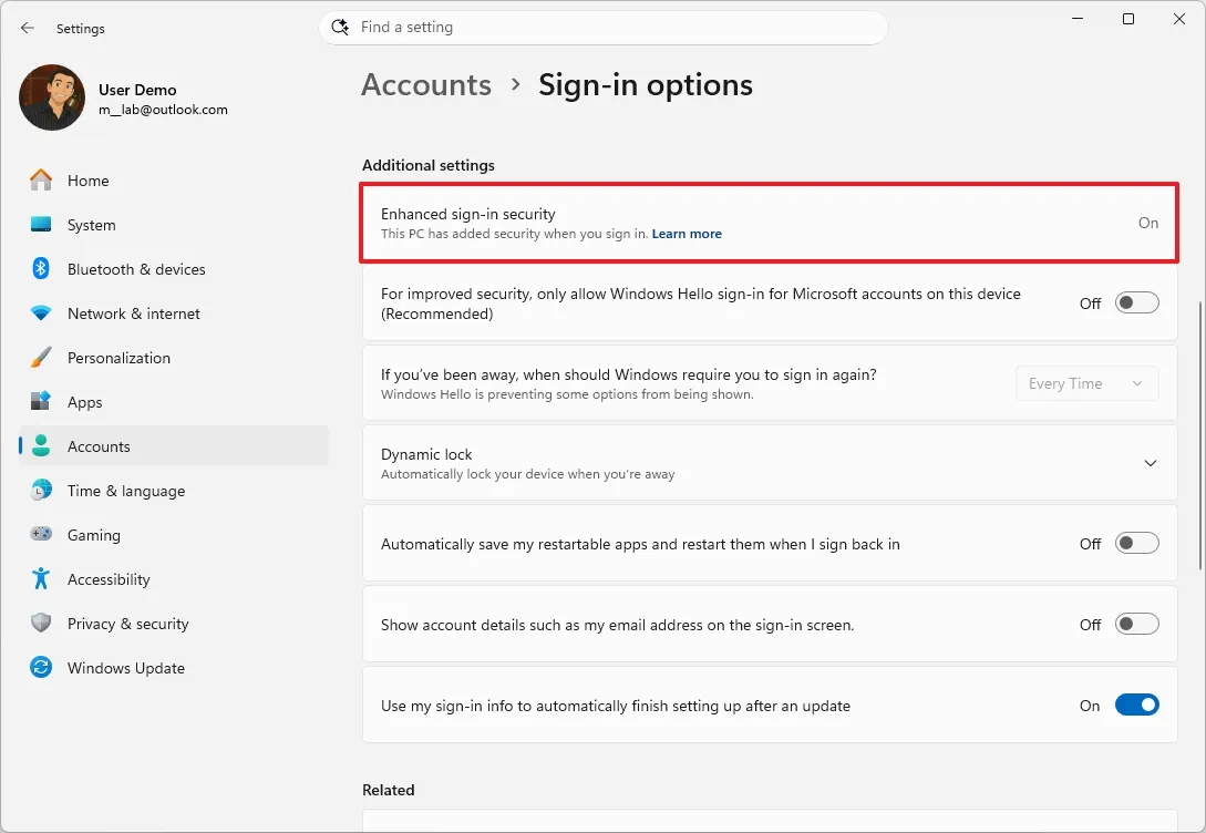 صفحه Sign-in options در تنظیمات ویندوز ۱۱ که گزینه Windows Hello Enhanced Sign-in Security (ESS) را برجسته نشان می‌دهد.