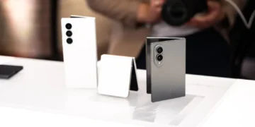 باتری سیلیکون‌کربنی گلکسی Z Fold 8 دوام کمتری نسبت به نسل قبل دارد