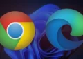 لوگوهای بزرگ Google Chrome و Microsoft Edge روی پسزمینه آبی تیره با طرح شناور ویندوز ۱۱، در تصویری مفهومی از رقابت یا همزیستی دو مرورگر روی ویندوز.