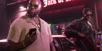 دو شخصیت مرد از بازی GTA 6 مقابل یک خودروی لوکس در شب، زیر نورهای صورتی نئون و تابلوی Jack of Hearts.