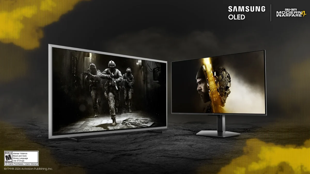 دو نمایشگر سامسونگ با پنل اولد (OLED) روی پسزمینه تیره و مهآلود با تم زرد؛ نمایشگر تخت سمت چپ صحنهای جنگی و سیاهوسفید با حضور سه سرباز مسلح از بازی Call of Duty: Modern Warfare و مانیتور خمیده سمت راست، چهره یک کاراکتر جنگی را با کلاهخود و جمجمه فلزی نشان میدهد. در بالا لوگوهای SAMSUNG OLED و Call of Duty دیده میشوند.