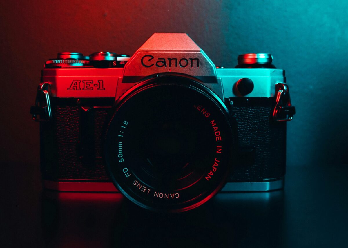 طراحی رترو دوربین Canon EOS R8 Mark II با الهام از Canon AE-1