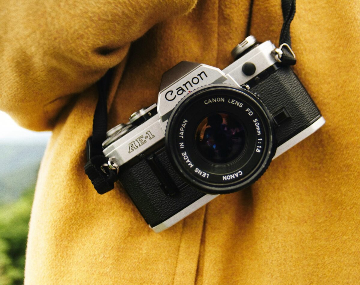 طراحی رترو دوربین Canon EOS R8 Mark II با الهام از Canon AE-1