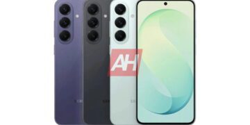 تصویر تبلیغاتی Galaxy S26 FE با سه رنگ مختلف در کنار هم و یک گوشی از روبه‌رو، با تأکید بر طراحی دوربین سه‌گانه و نمایشگر تمام‌صفحه.