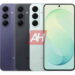 تصویر تبلیغاتی Galaxy S26 FE با سه رنگ مختلف در کنار هم و یک گوشی از روبهرو، با تأکید بر طراحی دوربین سهگانه و نمایشگر تمامصفحه.