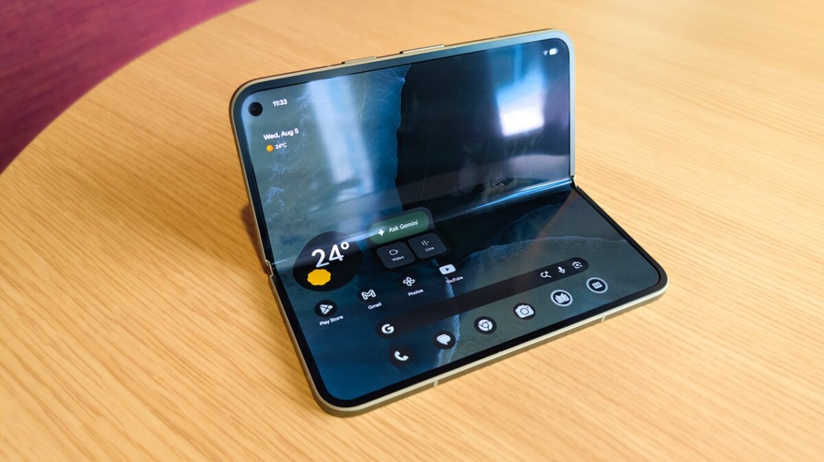Google Pixel 11 Pro Fold با Android 17 عرضه میشود و یکی از مهمترین مزیتهای نرمافزاری آن، دریافت مستقیم و منظم بهروزرسانیهای اندروید و قابلیتهای اختصاصی Pixel است.