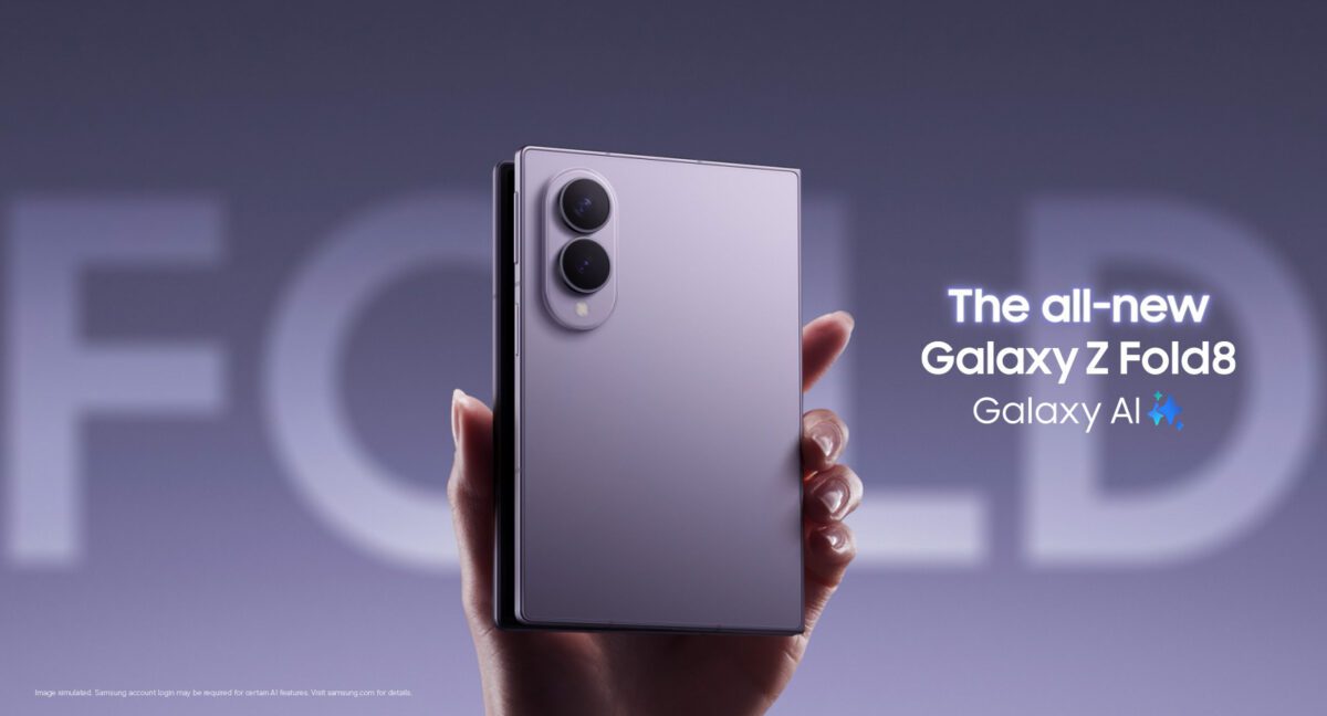 پوستر تبلیغاتی گوشی تاشو Samsung Galaxy Z Fold 8 با تمرکز بر قابلیتهای Galaxy AI و بدنه بنفش مات که در دست کاربر قرار دارد.
