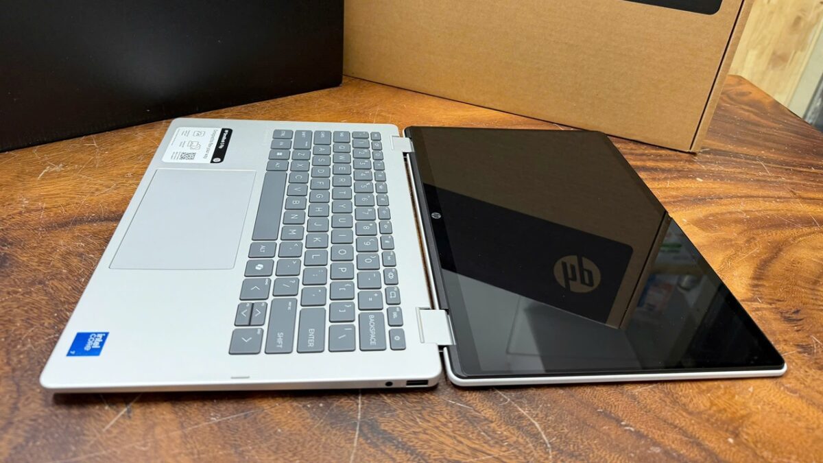 اندازه 14 اینچی برای OmniBook 5 Flip انتخابی متعادل محسوب میشود.