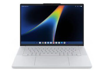 لپ‌تاپ لنوو Googlebook در نمای تبلیغاتی، با نمایشگر باریک و بدنه‌ای ساده در فضایی مرتبط با اکوسیستم گوگل.